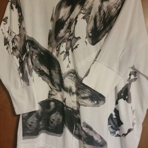 SIMON CHANG Abstract Black and White Oversized Top Size M